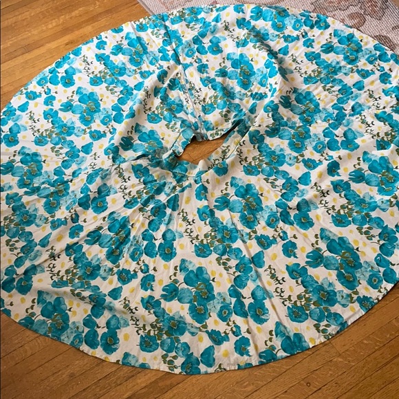 Vintage 1960’s White Cotton Floral Circle Skirt - Picture 2 of 16